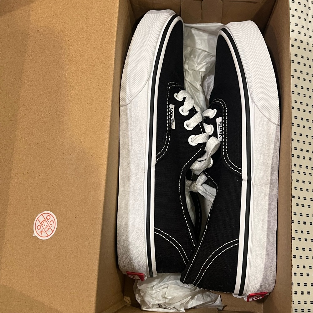 Vans New Black and White Sneakers Youth 3.0